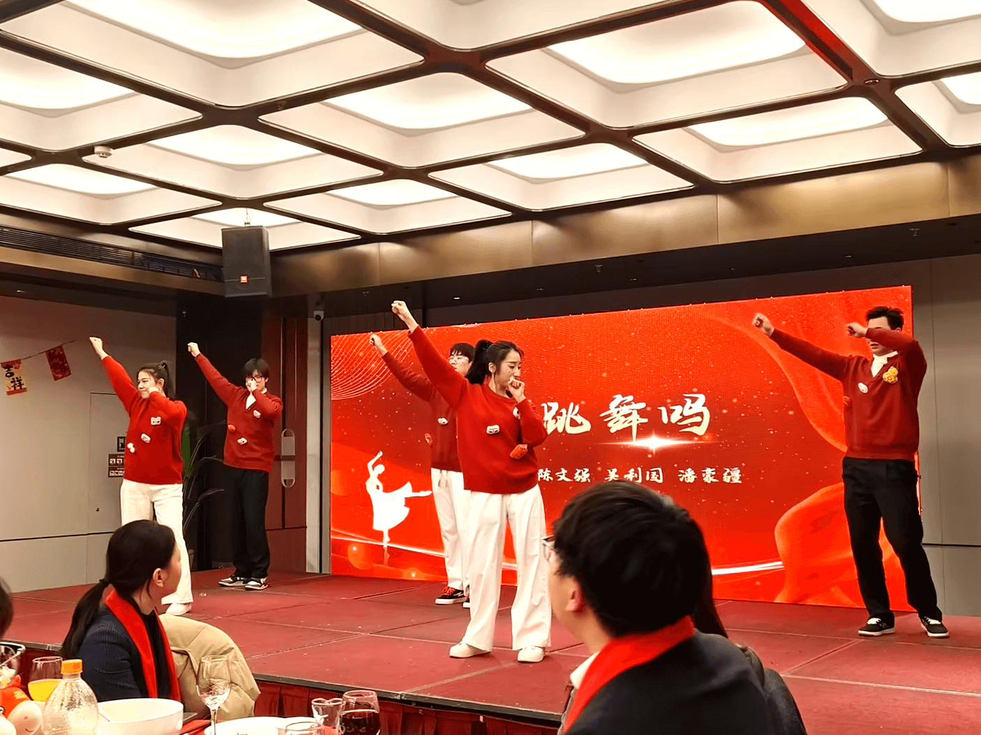 葫芦娃集团举行2025年度表彰暨十四周年庆典