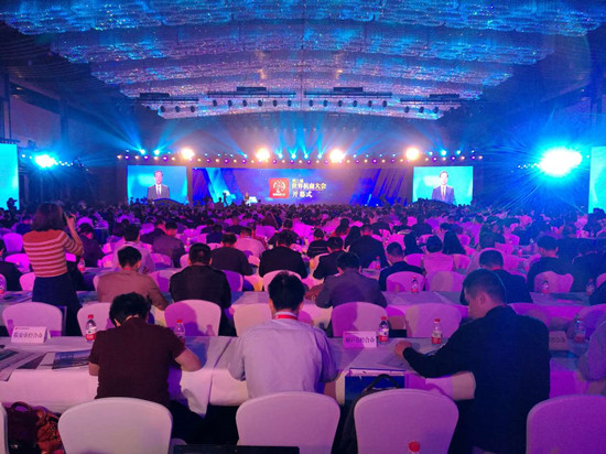 葫芦娃集团受邀出席第二届世界杭商大会，与宗庆后等杭商代表亲切交流919.png
